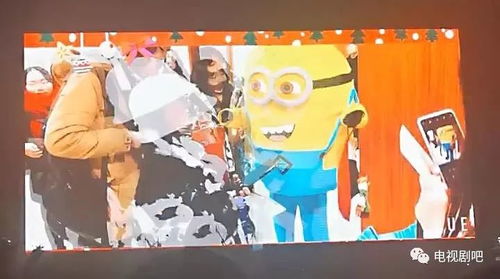 周深演唱会前扮小黄人 没合影的粉丝后悔了