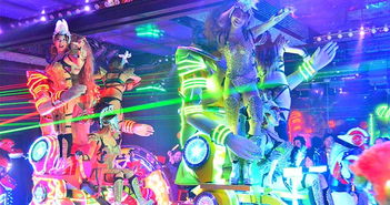 东京新宿新潮体验 美眉餐厅机器人秀与驯兽表演团